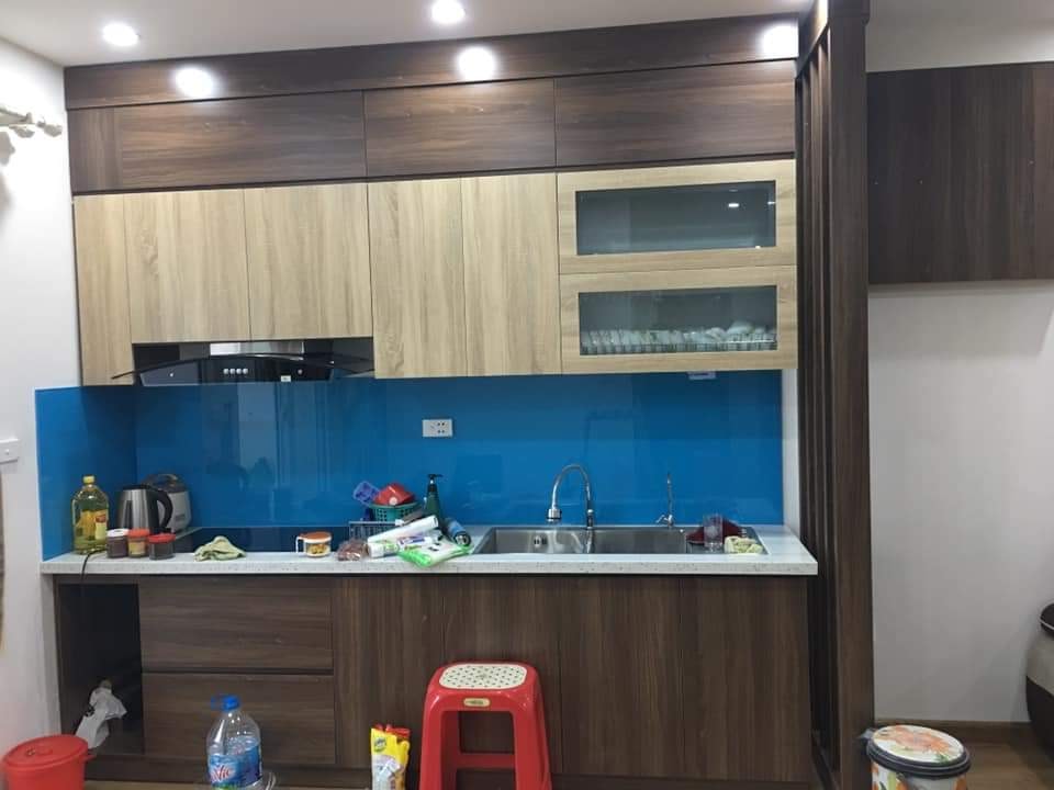 Bếp chữ I vân gỗ phối cánh trắng kẹp kính xanh tươi sáng - Bếp chữ I tại Khu vực Bắc Giang
