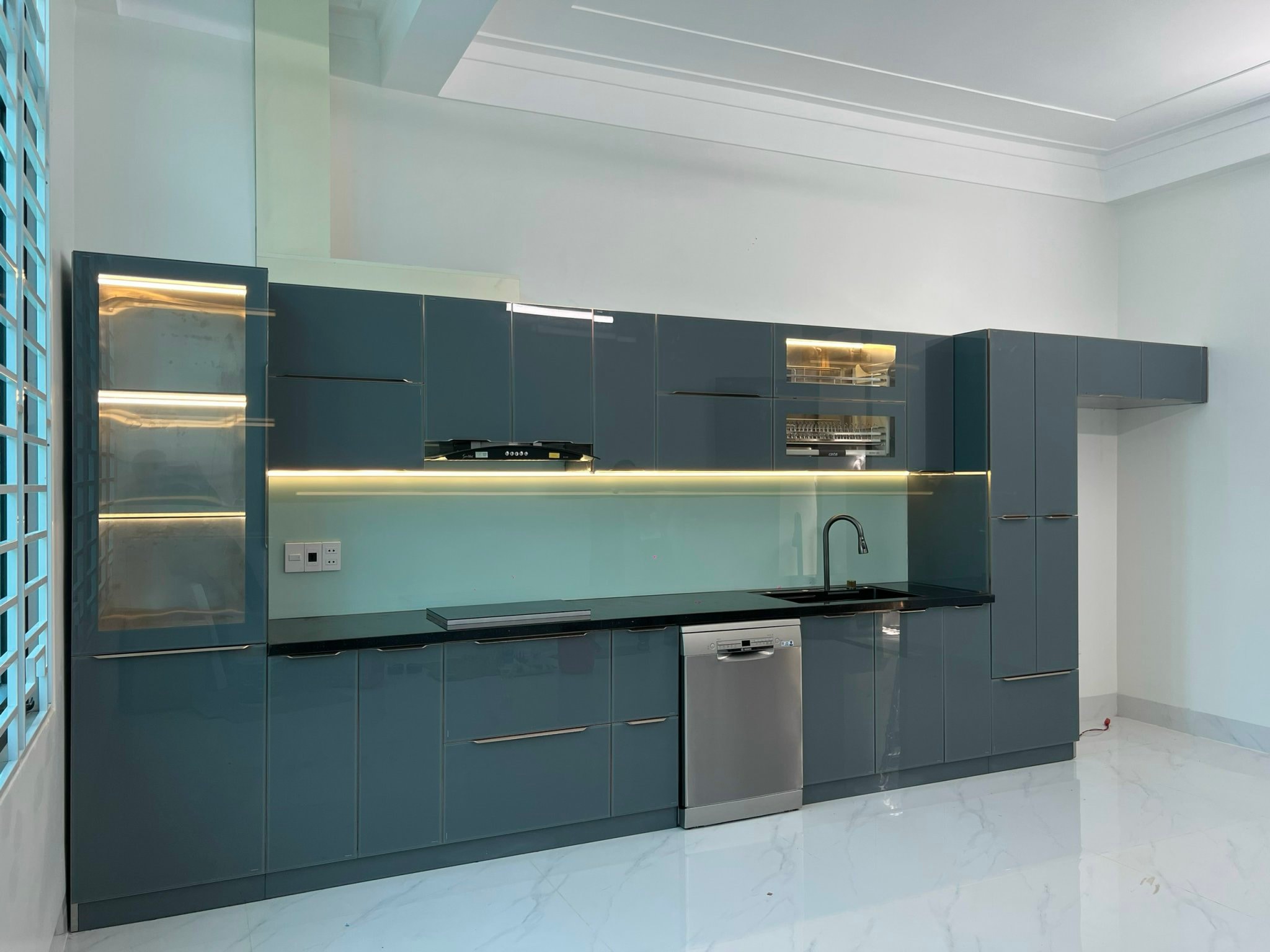 Tủ bếp inox 304 cánh kính C03